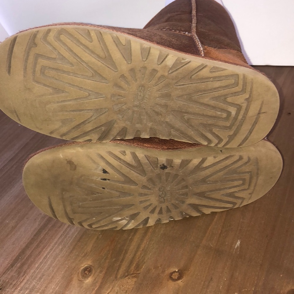 Uggs - Picture 4 of 5